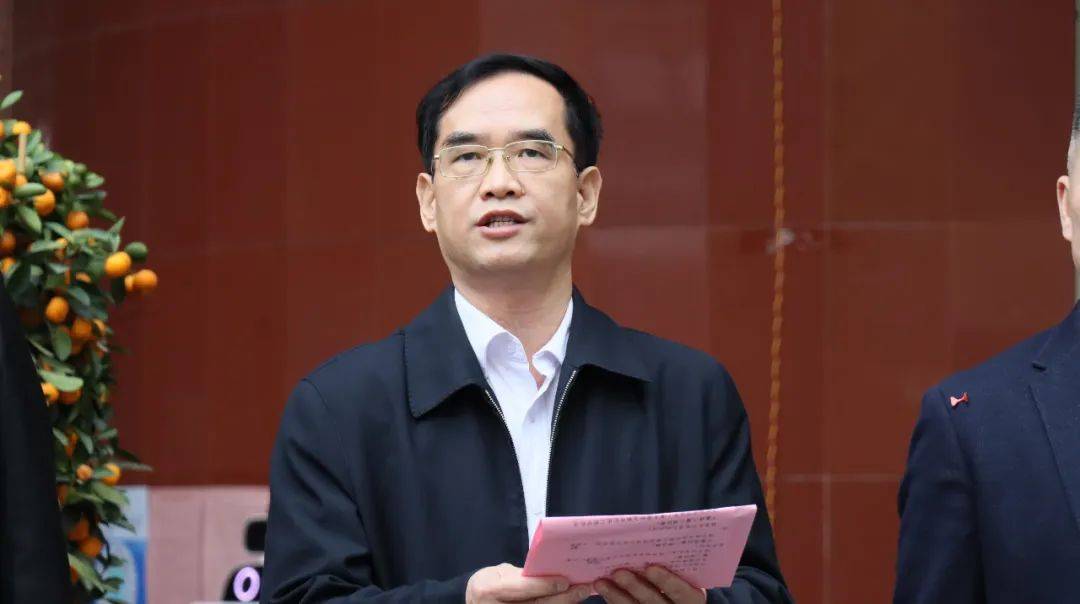 玉林市机电工程学校党总支书记游振荣,玉林市机电工程学校校长辛相宁