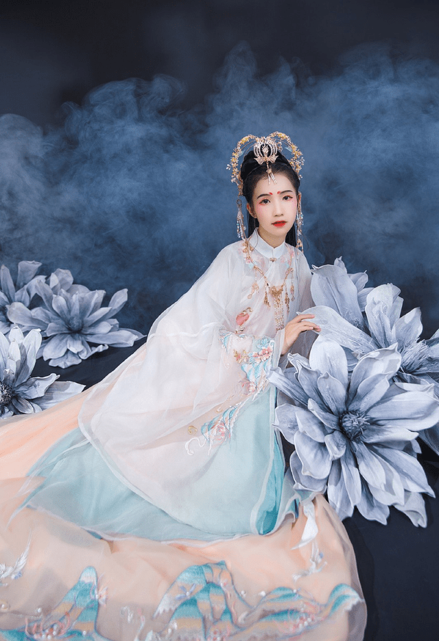 原创各个朝代的标志性汉服套装明制大气唐制飘逸你更喜欢哪一种