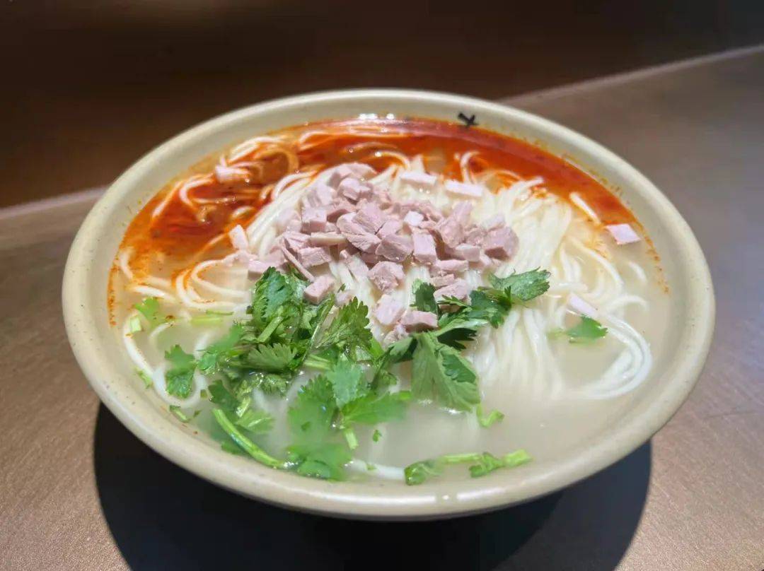 我济南人到兰州学做拉面开亮亮面馆35年很多人一家三代吃