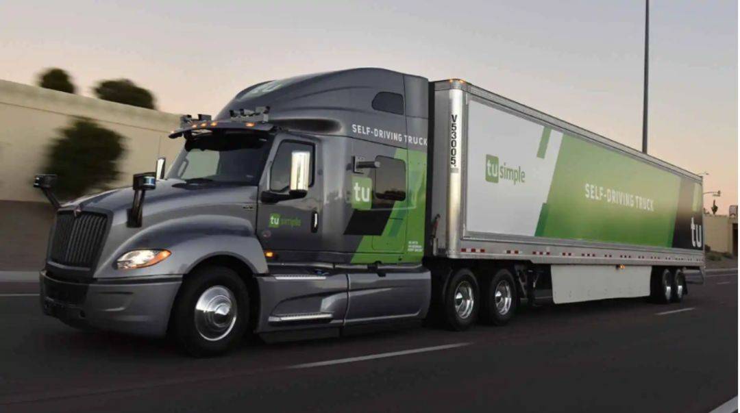 图森未来在去年12月,图森未来成功完成全球首次无人驾驶重卡在公开