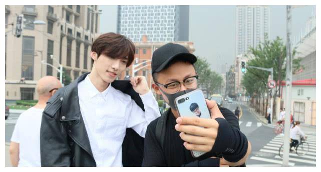 r1se状况不断赵磊被截图为了图标完整性这是要糊了