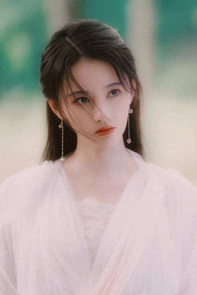 原创穿汉服的女生有多好看看看鞠婧祎就知道了既俏皮又甜美