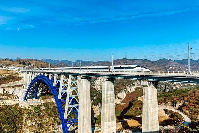 中国第一条旅游高铁:串联6大热门旅游地,串联400多个国家景区_乐山