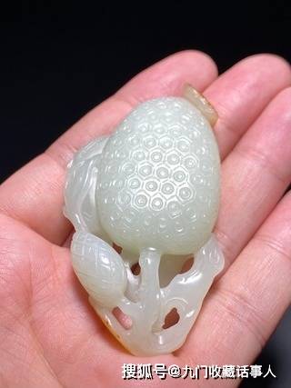 清中期和田玉籽料白玉荔枝挂件