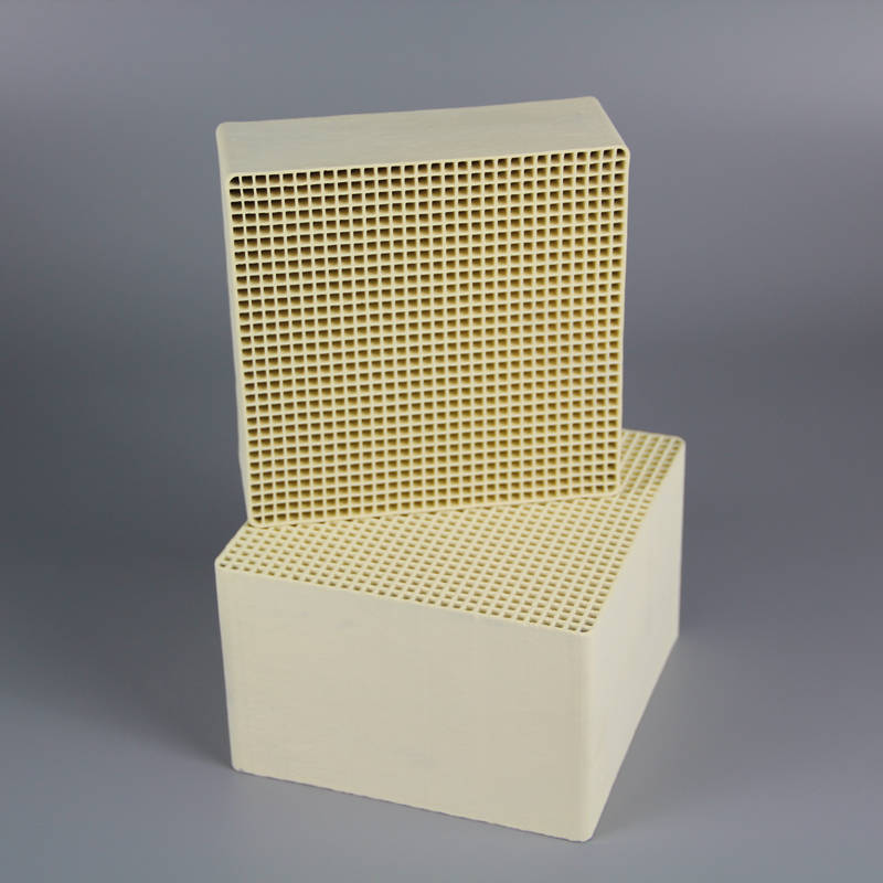 催化剂按型式又可划分为板式,蜂窝式和波纹板式三种.