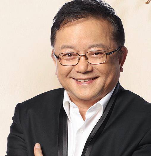 72岁王刚近照曝光,带小20岁妻子跑步,12岁小儿子太像父亲_年龄_生活