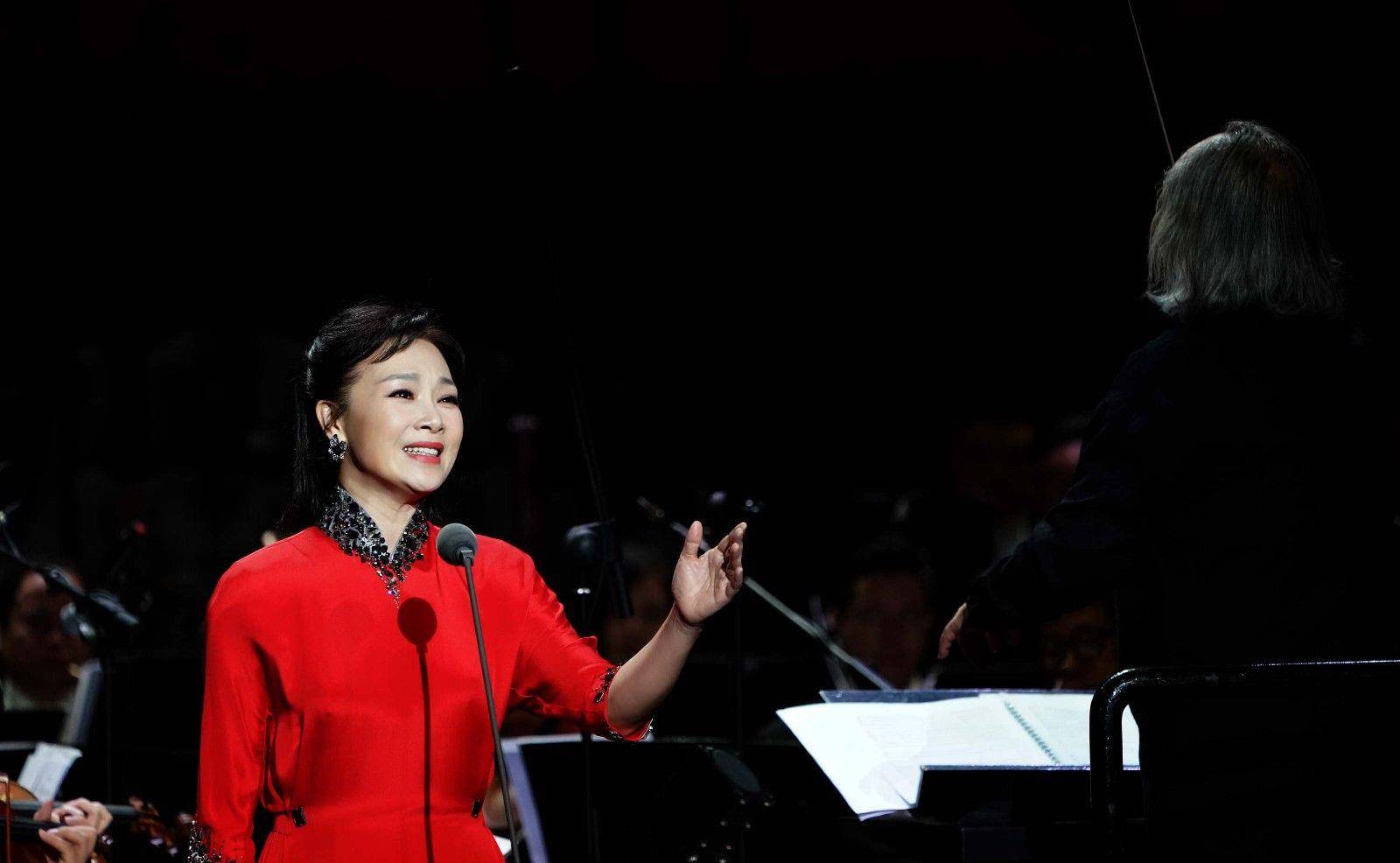 原创著名歌唱家吕薇近照好嫩49岁至今单身状态嫩到像一个18岁少女