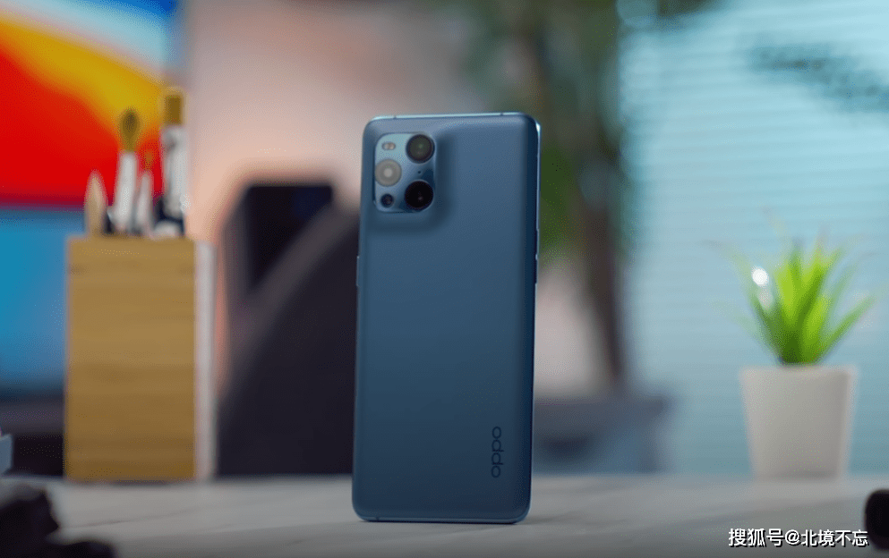 7英寸amoled曲面屏,这块屏幕的供应商来自三星,支持ltpo自适应刷新率