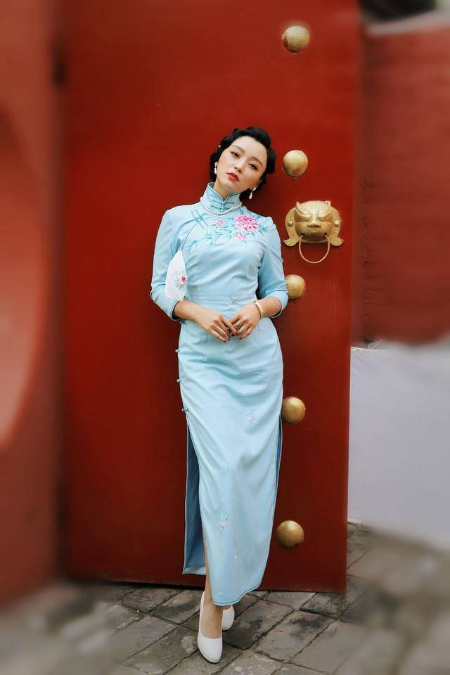 她是范冰冰的替身,如今逆袭成女一,穿旗袍美得明艳又大气!