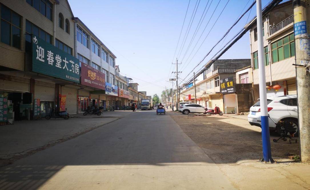 怀远县榴城镇土楼村巾帼志愿者为美丽乡村助力