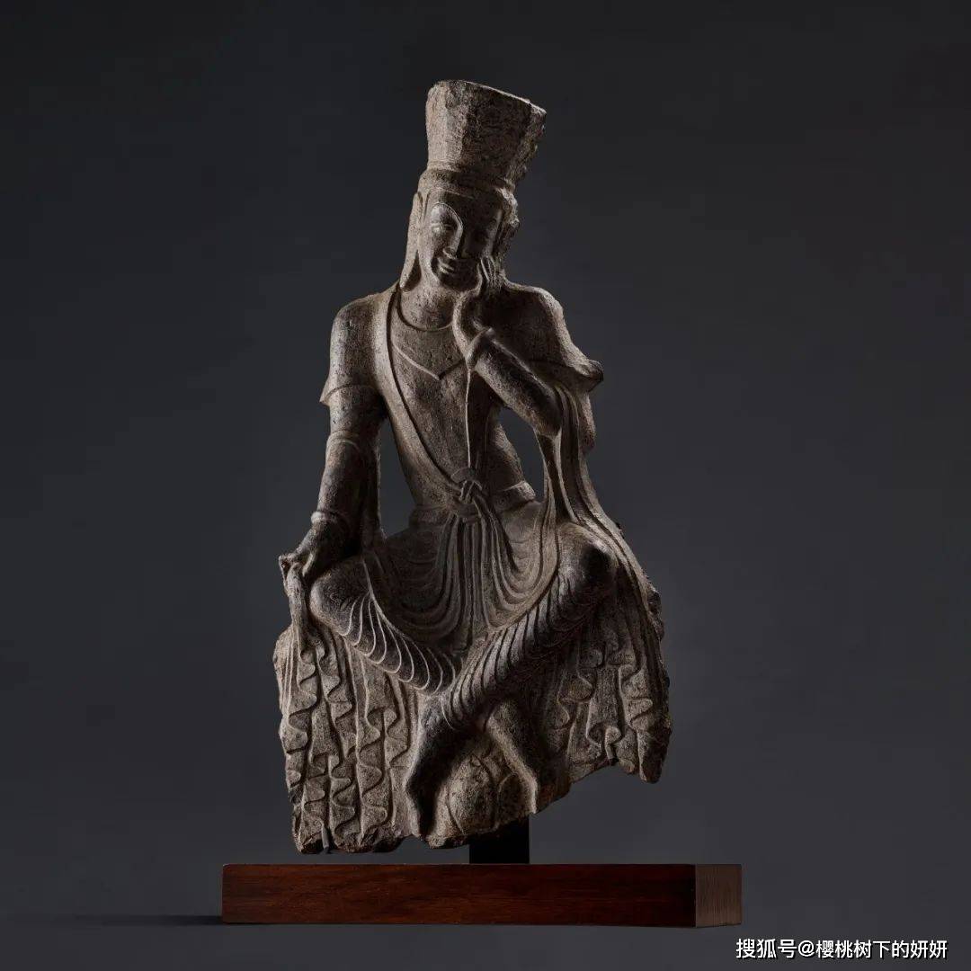 中国艺术珍品拍卖：石灰岩雕交脚思维菩萨像_手机搜狐网