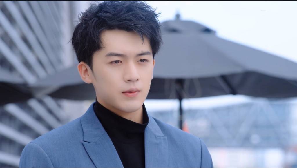 据悉,由卢东旭出演的《悄悄喜欢你》,《谁都知道我