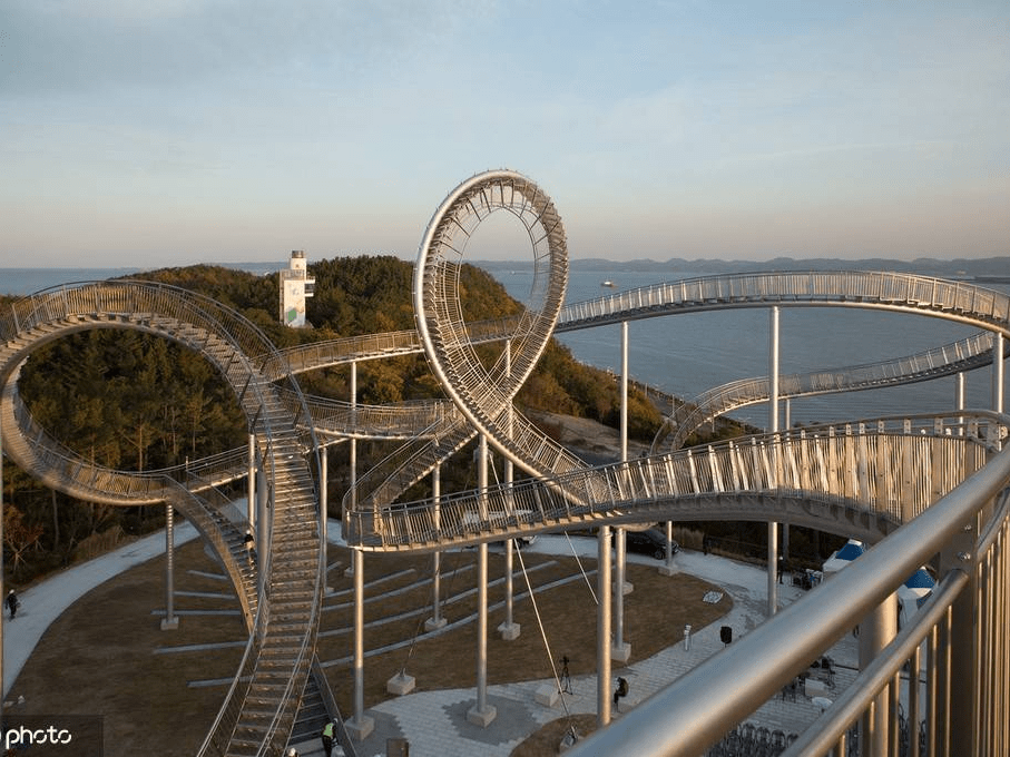 韩国浦项公园过山车犹如太空漫步