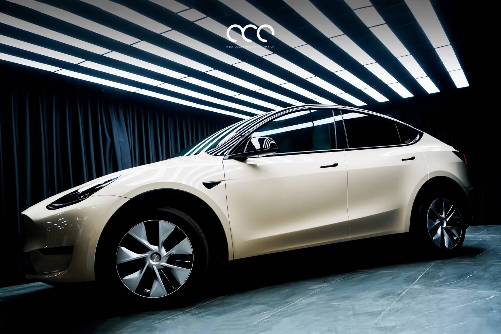 特斯拉modely漫彩改色膜亮沙漠黄