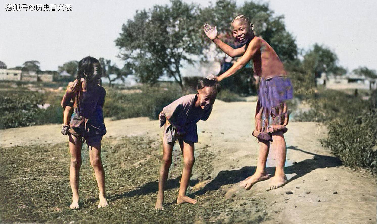 原创老照片模仿砍头的清朝少年左宗棠的珍贵照片