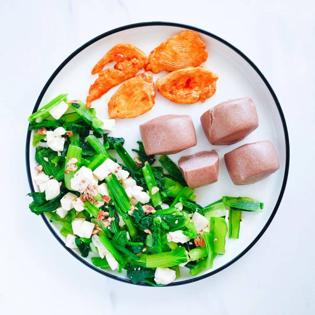 原创
健康减肥晚餐怎么吃?一周快手带量食谱示范
一、口味清淡二、能量适宜三、主食粗细搭配,蔬菜和蛋白充足