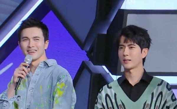 在这些男嘉宾当中,高伟光和徐开骋的身高都非常占优势,所以他们经常