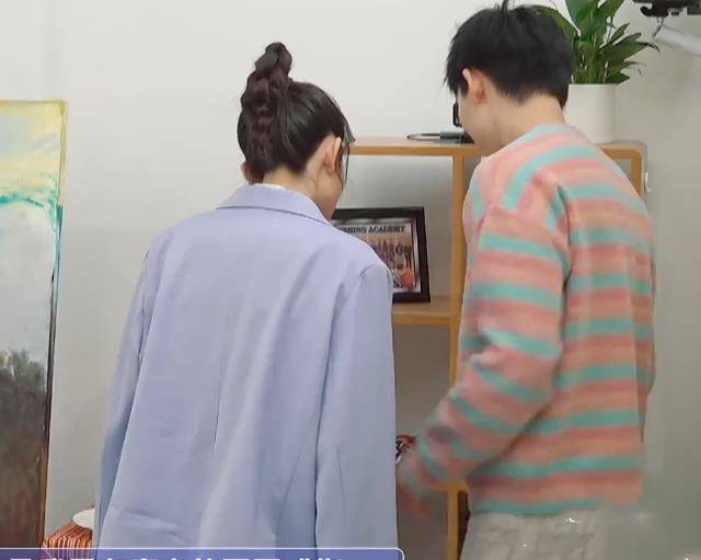 可能是因为在自己的地盘中,于家翊的自信心似乎有些