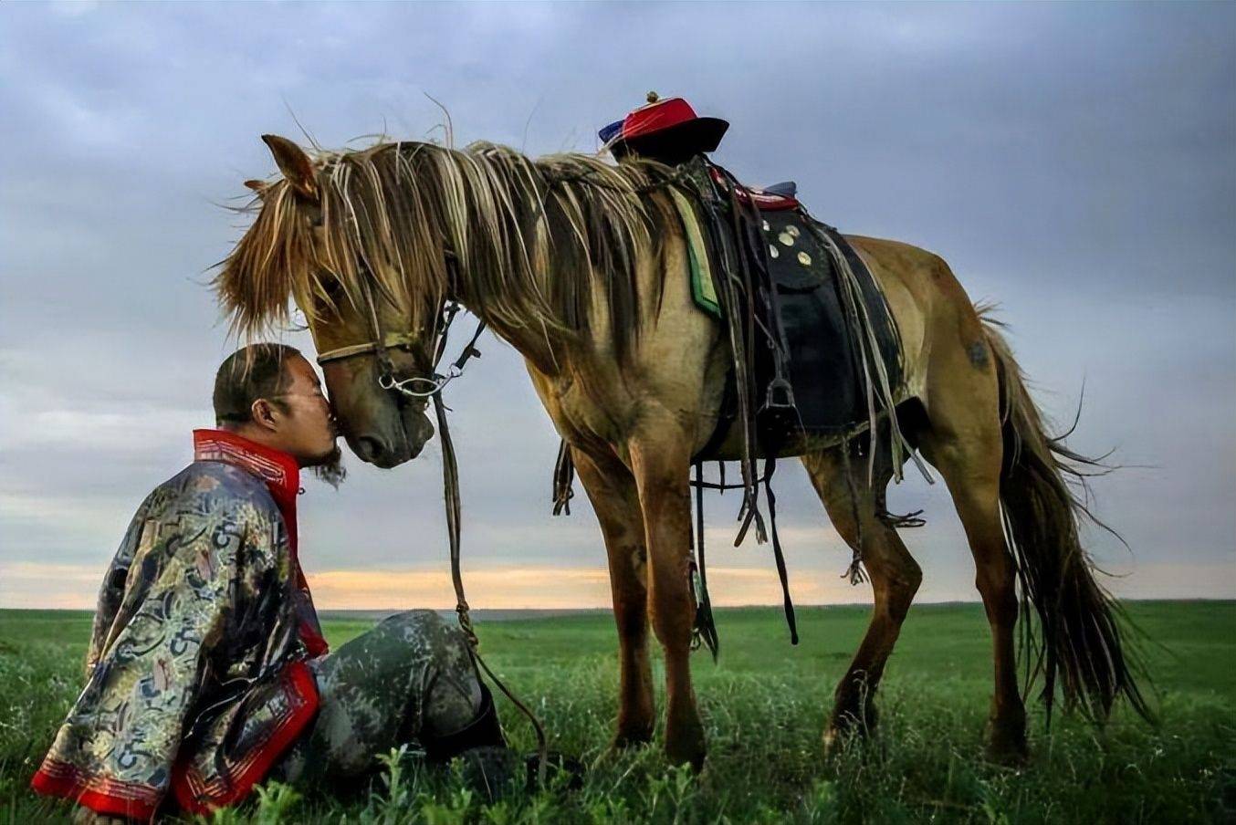 原创在蒙古国最惨痛的事莫过于少年离开父亲中年离开蒙古马