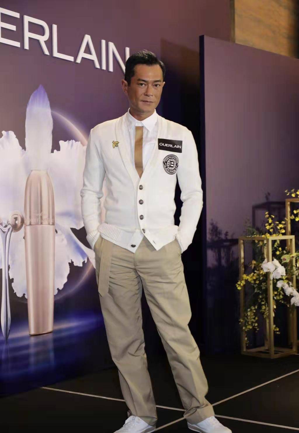 原创古天乐和宣萱合体亮相情侣造型共同演绎初恋白又美又甜