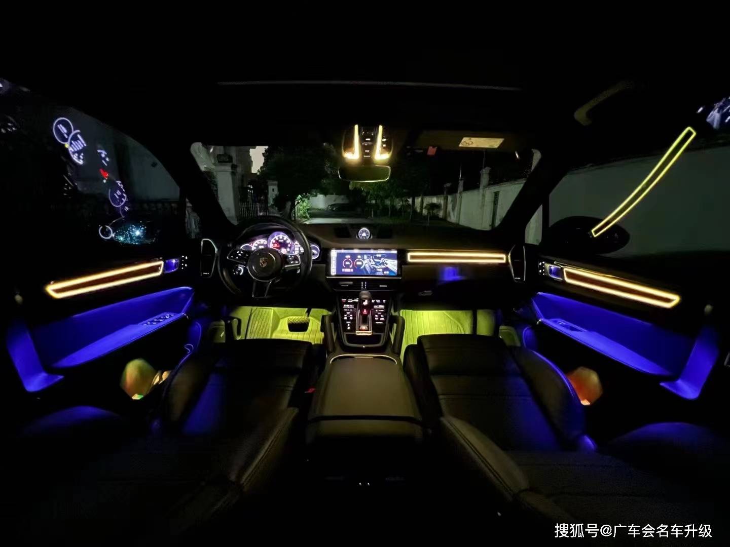 保时捷新款卡宴改装主动式氛围灯开门预警_搜狐汽车_搜狐网