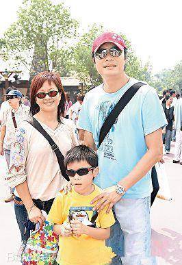 剩下的房贷方敏仪根本无力负担,她将豪宅租了出去,自己带着儿子搬进了