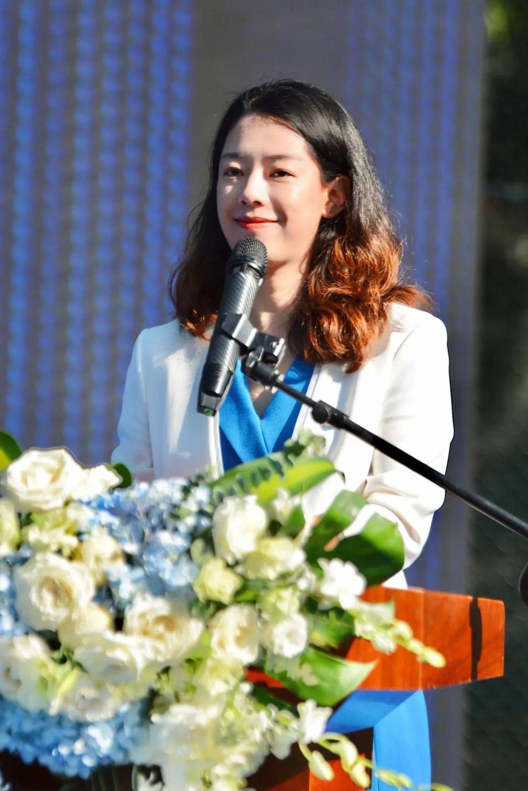 海嘉校长欧阳华眼中有光心中有爱肩上有责任脚下有远方