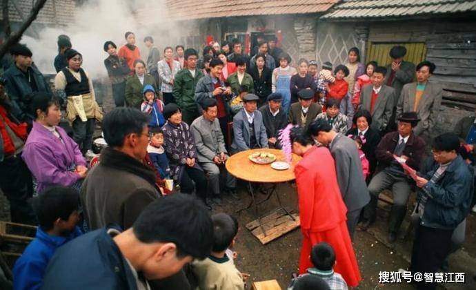 2007年，河南一女子迷信“过阴补阳”：咬掉2人舌头加一条人命