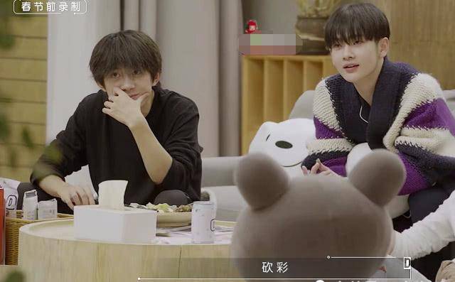 原创千玺和周震南都是19岁同框对比那一刻前辈后辈的差距很明显