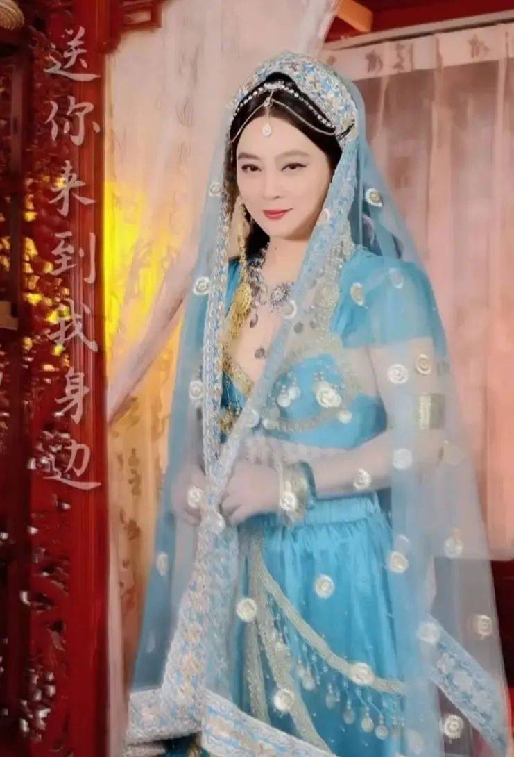 59岁甜歌皇后李玲玉再扮"玉兔精"!