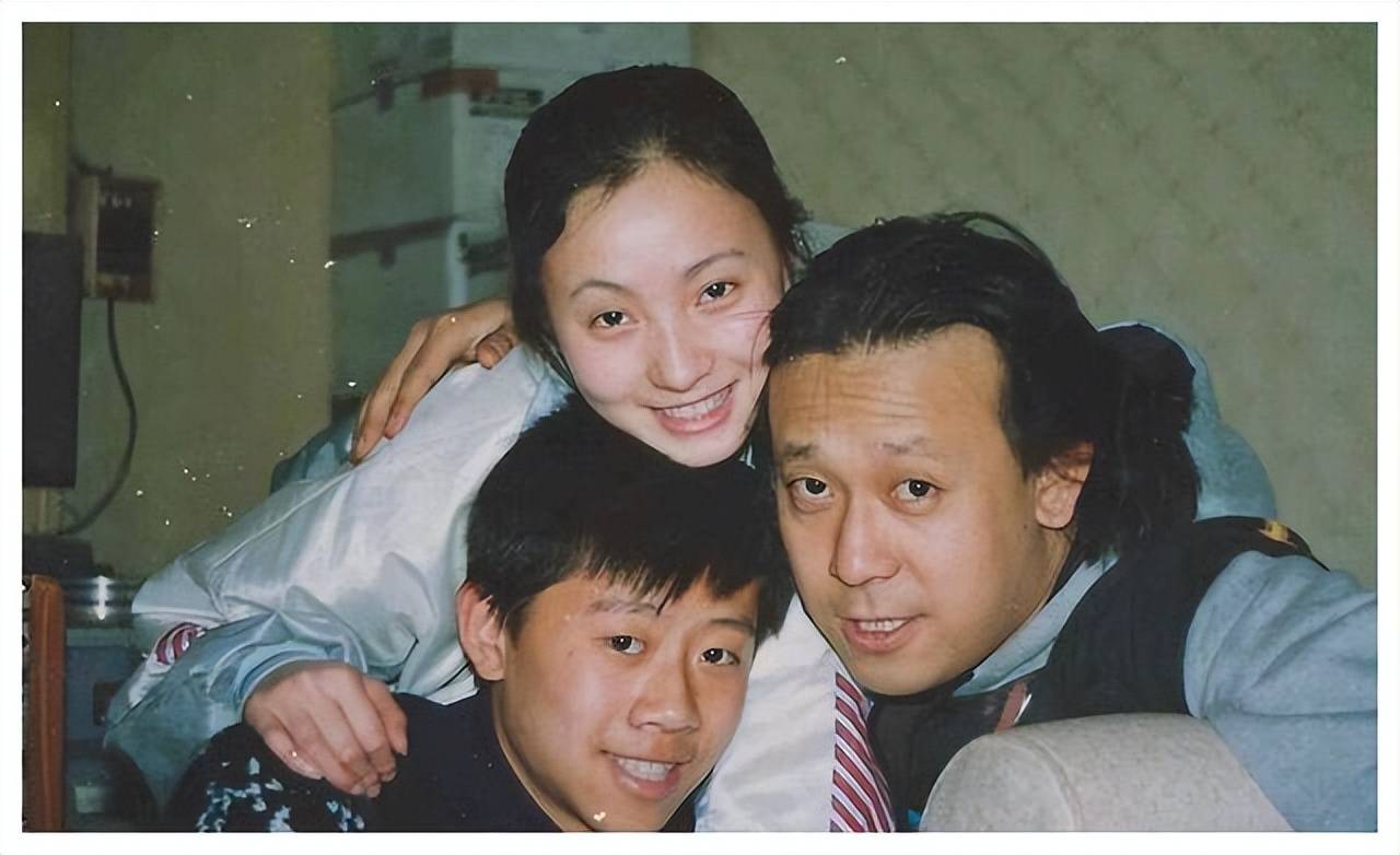 1993年8月陶虹被姜文选中在其处女作《阳光灿烂的日子》中饰演于北蓓.