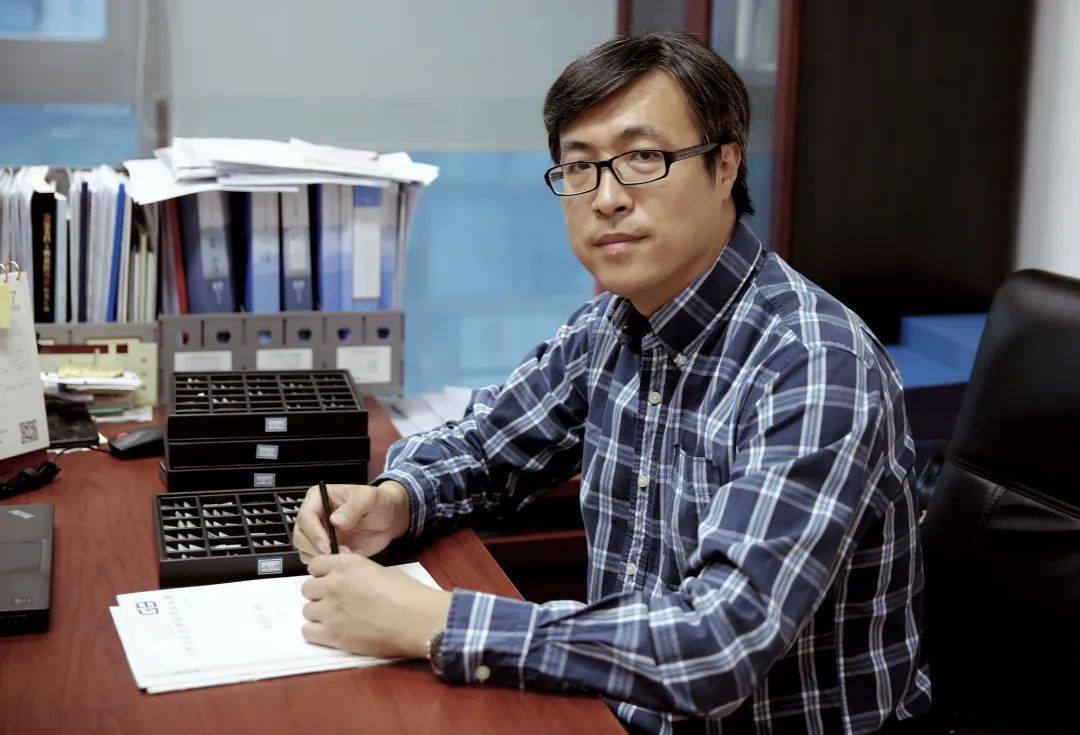 世纪琥珀博物馆推出全球琥珀资料中心众多书籍等待你们参阅