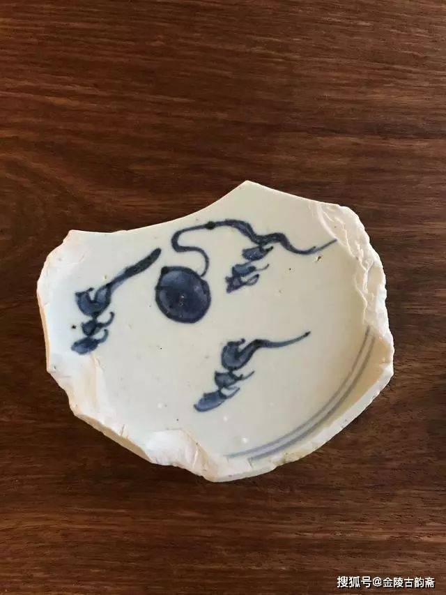 康熙青花瓷器部分款识辨别：标志、图案、花押款鉴赏_海螺_双鱼_款识