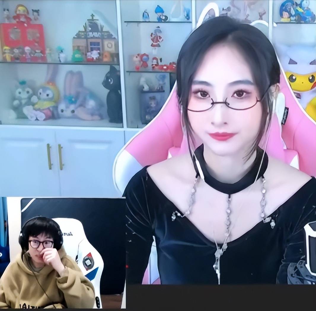 请lpl女解说注意尺度!