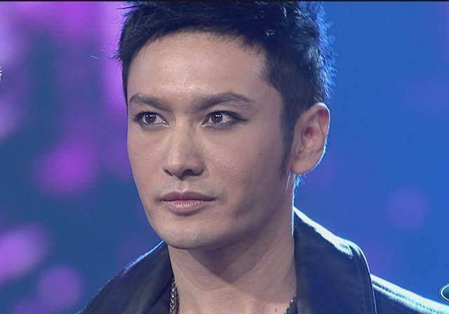 原创当男星挑战烟熏妆胡歌搞笑黄晓明辣眼睛刘昊然令人惊艳