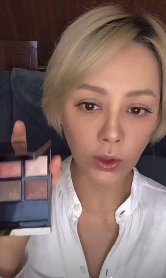 原创47岁宁静可盐可甜换发型美成20岁锥子脸大变样差点认不出