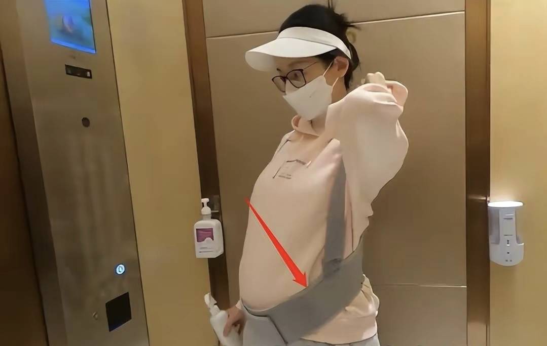 原创郑恺妻子晒跳舞视频苗苗妹妹曝光和她太像了穿着宽松巧遮二胎孕肚