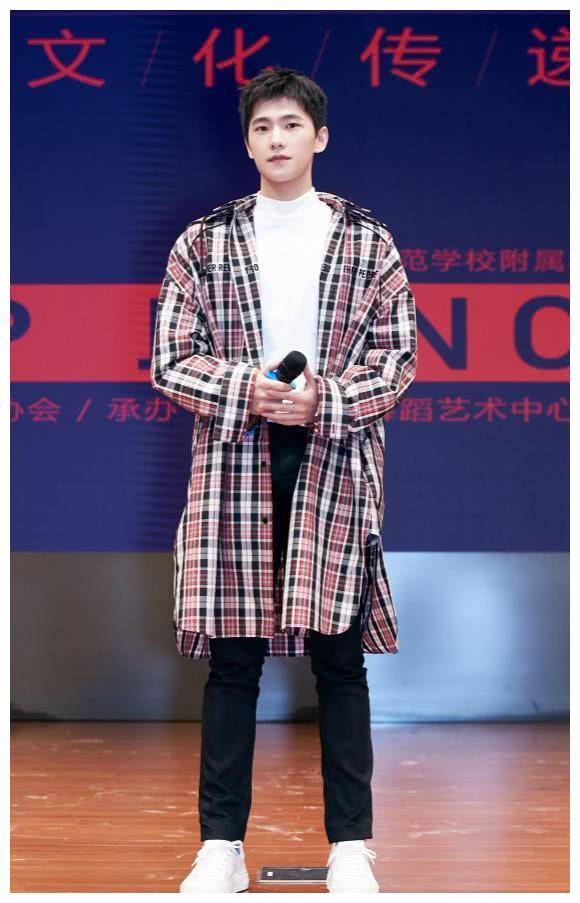 原创为什么杨洋爱拍古装剧看到神仙级别的古装形象粉丝集体炸锅