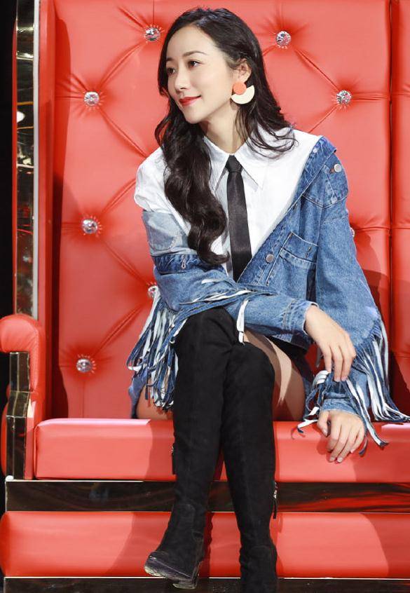 原创37岁韩雪身材有多好把长筒靴当成裤子穿看清腿型羡慕不来