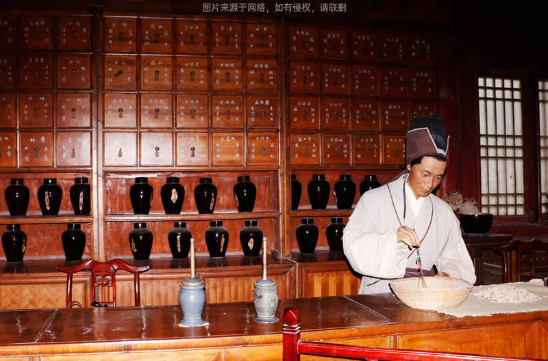 在古代,医院叫医馆,药铺或者病院,医院一般开在大城市的繁华街道上