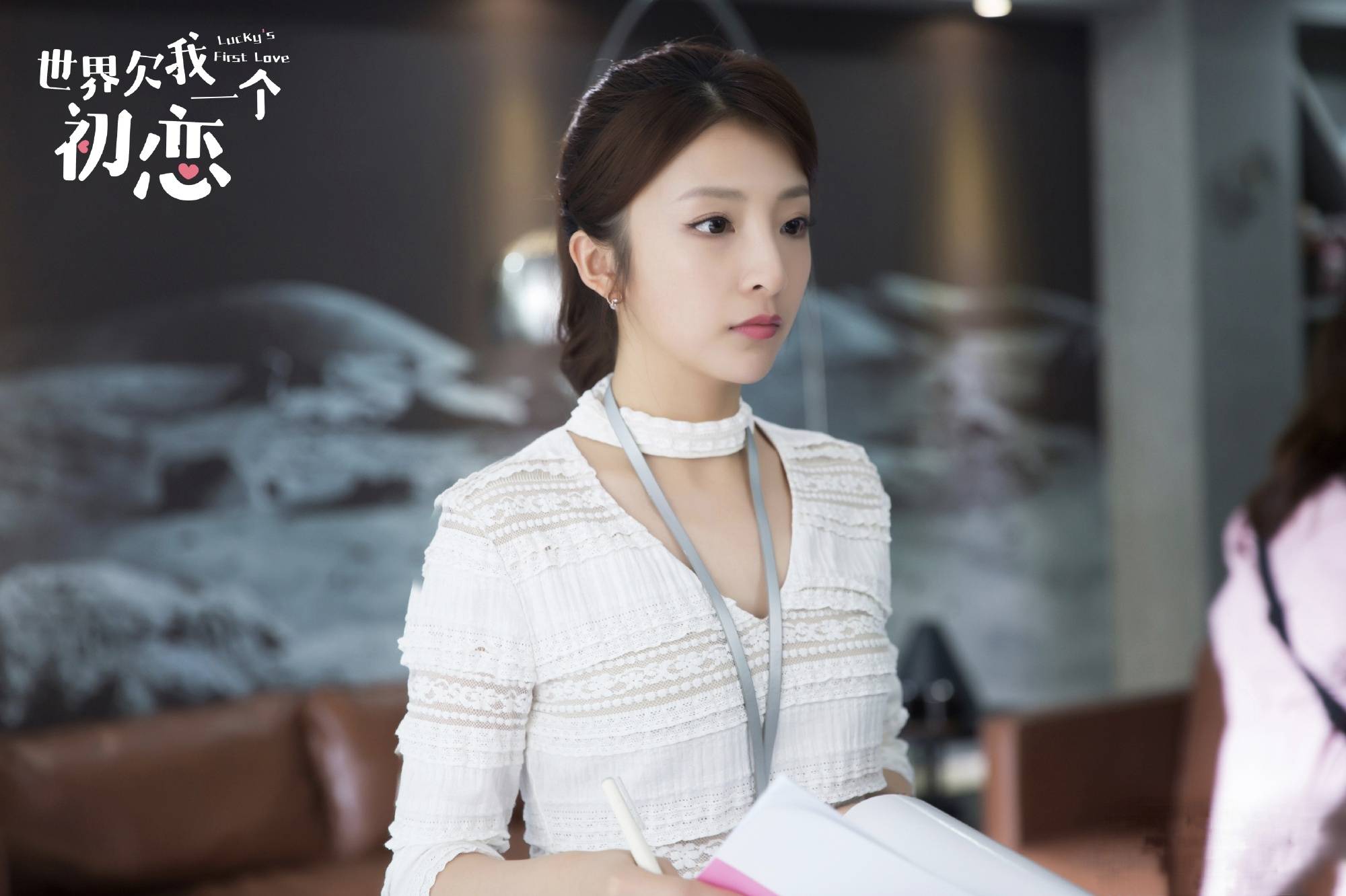 原创胡春杨厉蔺菲同住民宿出门买饭搂腰牵手动作亲密疑似恋情曝光