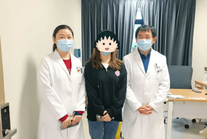 小娜与刘子波主任(右),王梦斐主任(左)的合影近日,小娜的送来了一封