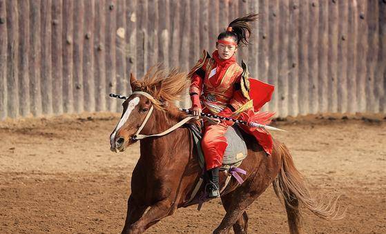 原创戚继光赞叹有加的青春美少女创造出了号称天下无敌的梨花枪法