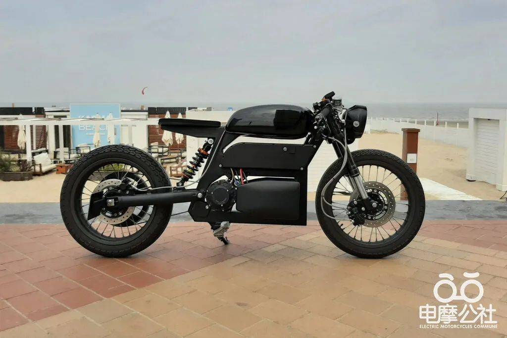 最近,位于比利时的设计工作室发布了基于速珂经典车型tc max进行改装