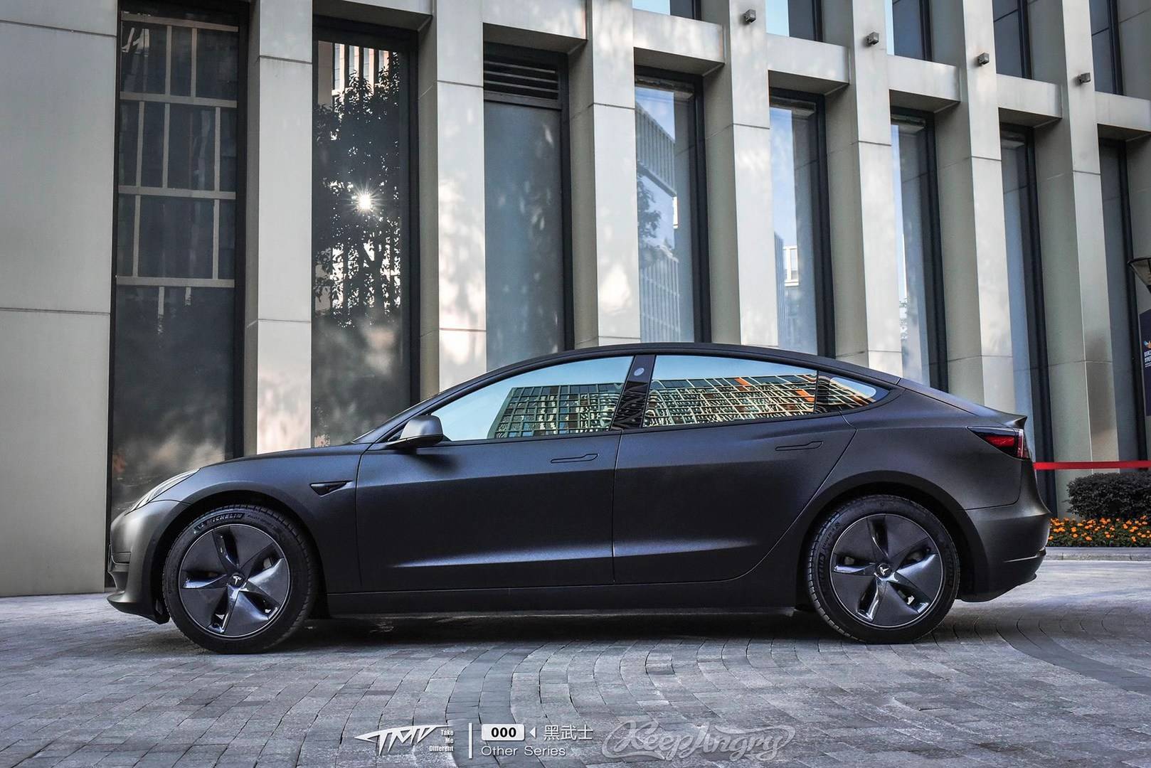 特斯拉model3tmd潮牌改色膜黑武士