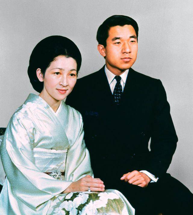 日本皇后美智子遭婆婆软禁被逼抑郁,晚年还击,拒绝跟天皇合葬