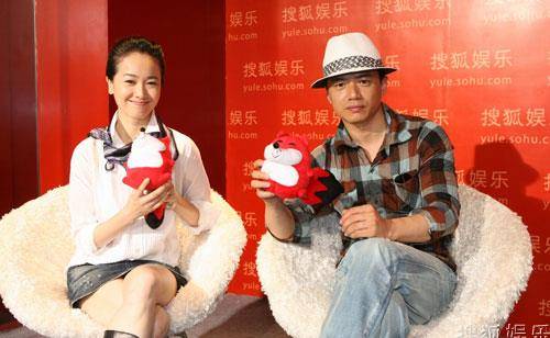 左小青和段奕宏合作《上海,上海》,而且两人经常同出同进,形影不离.