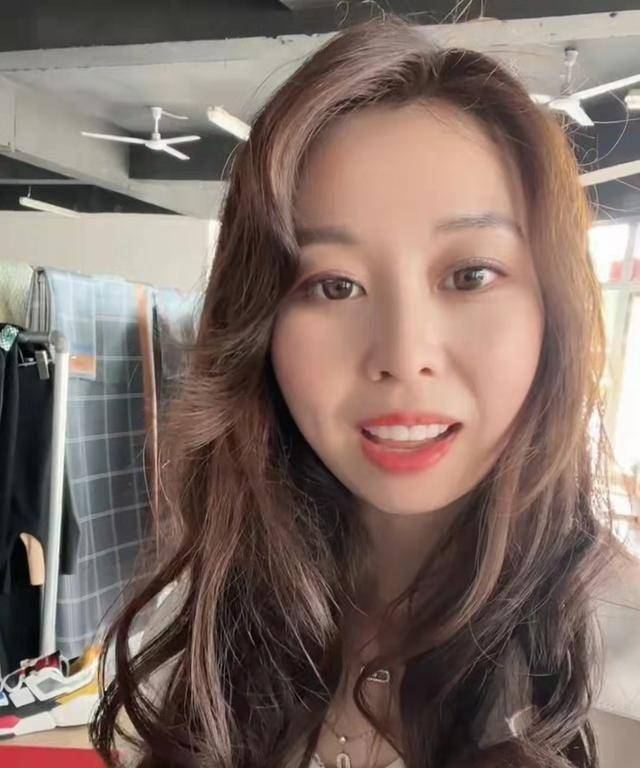 田静今早晒美照,秀发染烫,网友直呼认不出来_姚威_微博_许敏