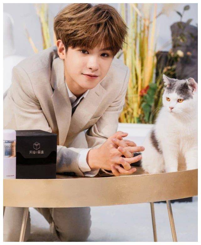 原创忘了之前的芭比唇吧现在流行的是黄明昊的喵喵唇萌翻了