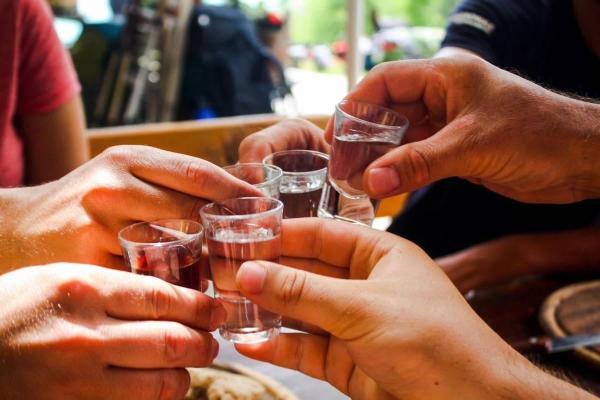 喝酒引起宿醉真的是酒量不行行家酒喝錯了這種酒可以再整點